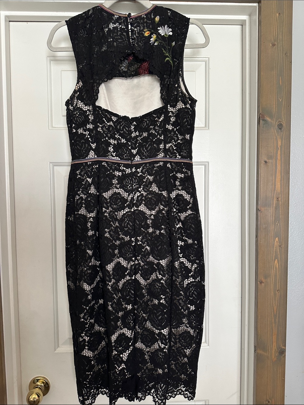 Karen Millen Black Lace Midi Dress with Multicolor Floral Embroidery - Picture 3 of 6